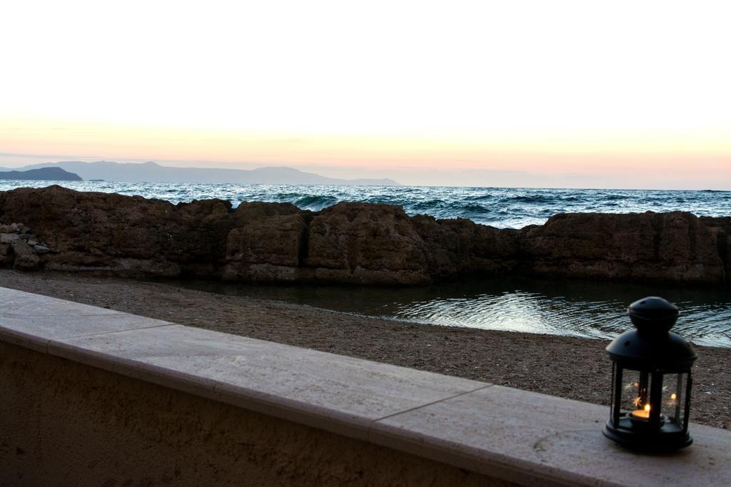 Hôtel Ocean Waves à La Canée Extérieur photo
